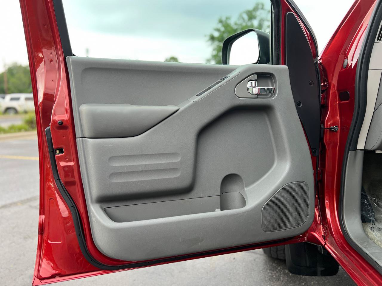 Used 2016 Nissan Frontier SV AWD/4WD image 14