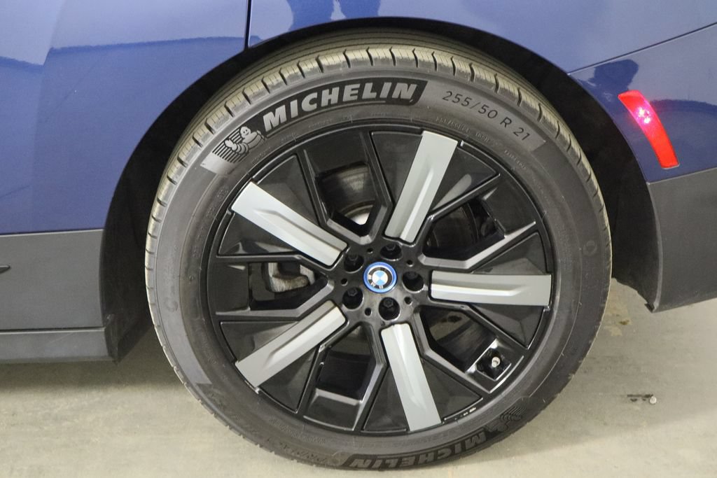 Used 2023 BMW iX xDrive50 w/ Premium Package AWD/4WD image 37
