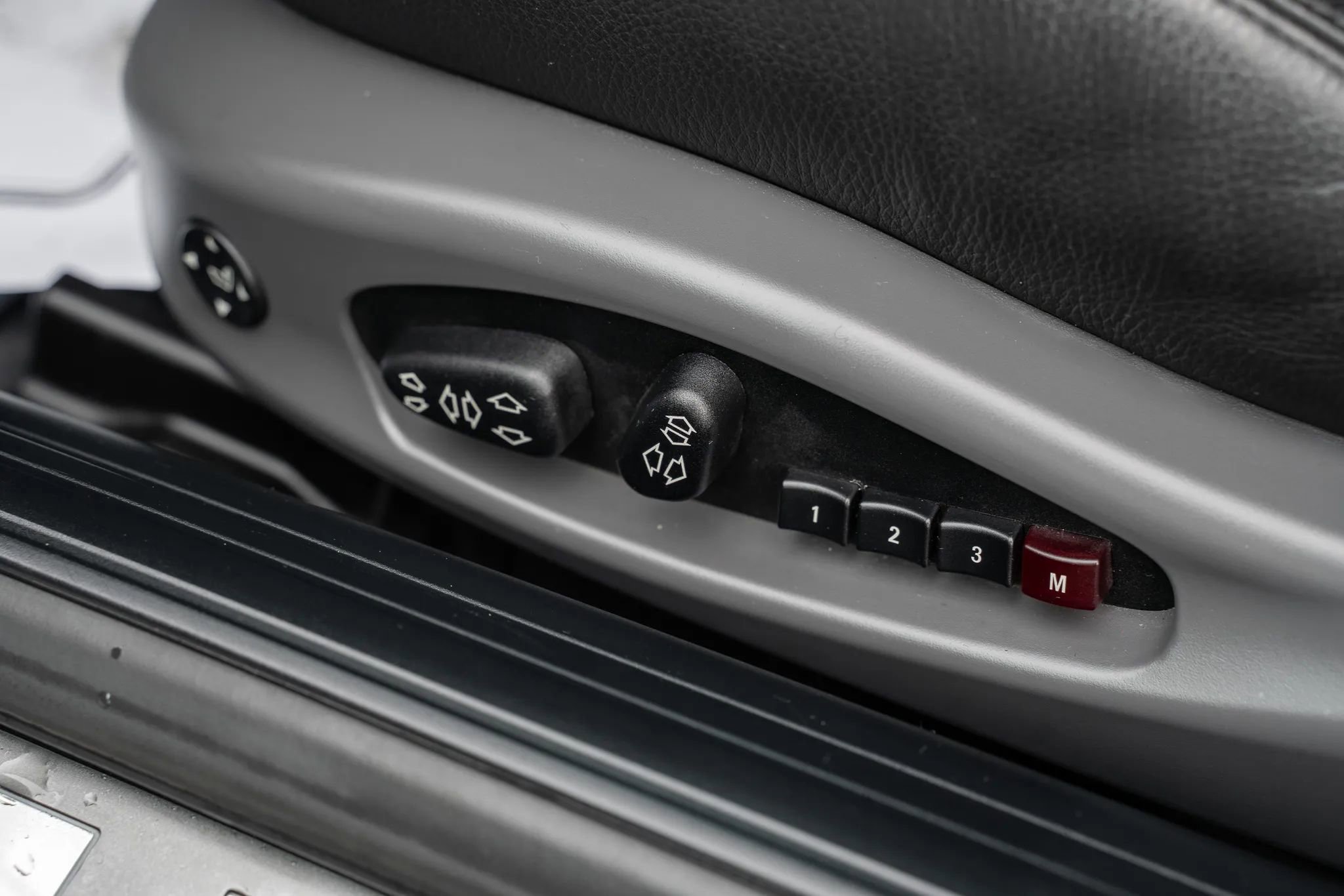 Used 2005 BMW 645Ci 645Ci Convertible 2D image 18