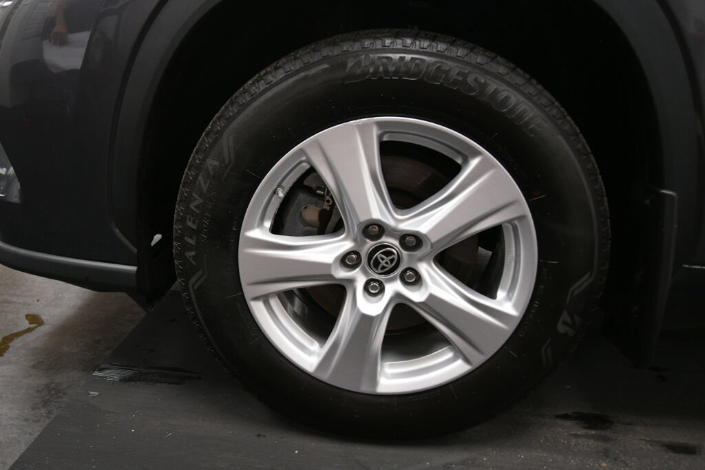 Used 2023 Toyota Highlander LE AWD/4WD image 36