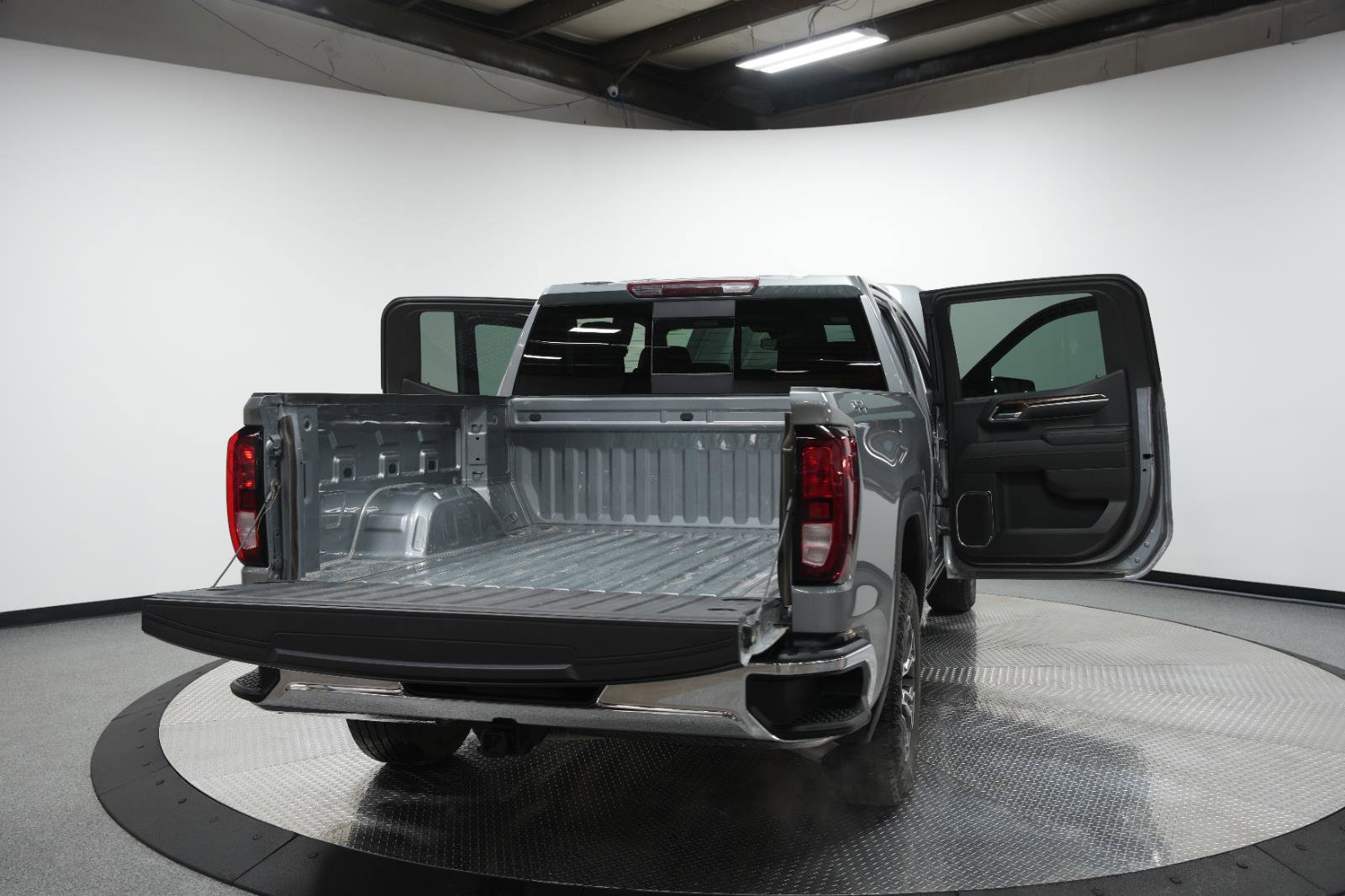 Used 2023 GMC Sierra 1500 SLE w/ Preferred Package image 12