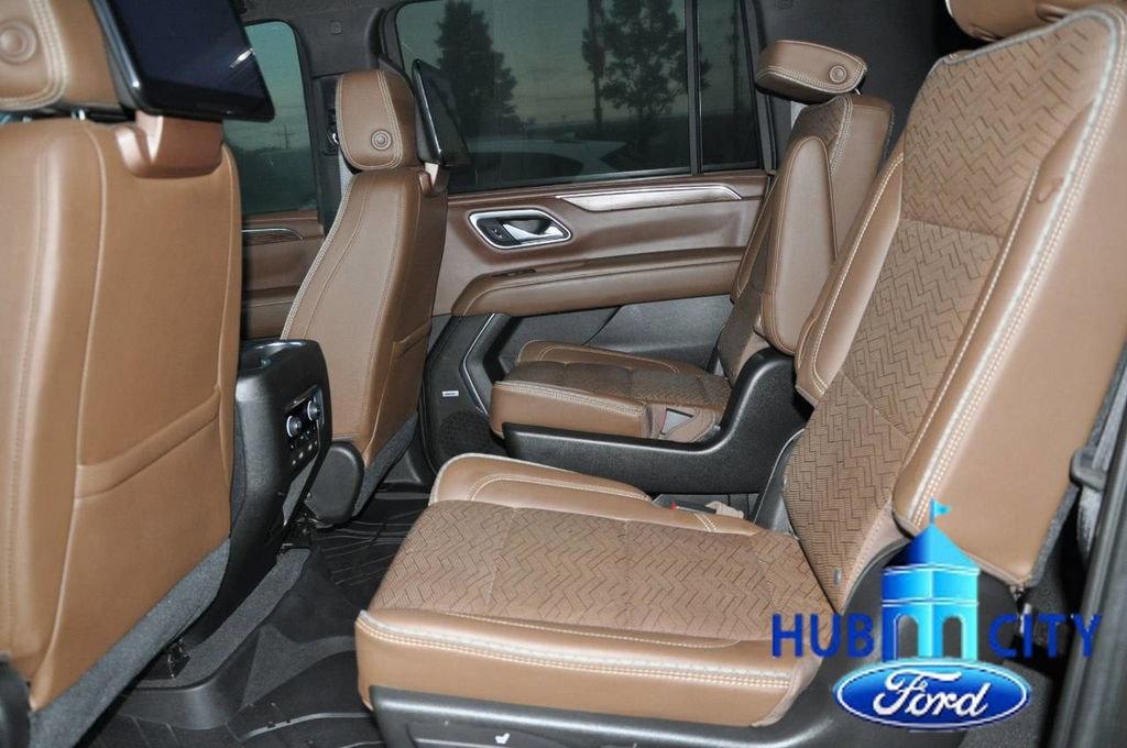 Used 2021 Chevrolet Suburban High Country w/ Premium Package RWD image 12