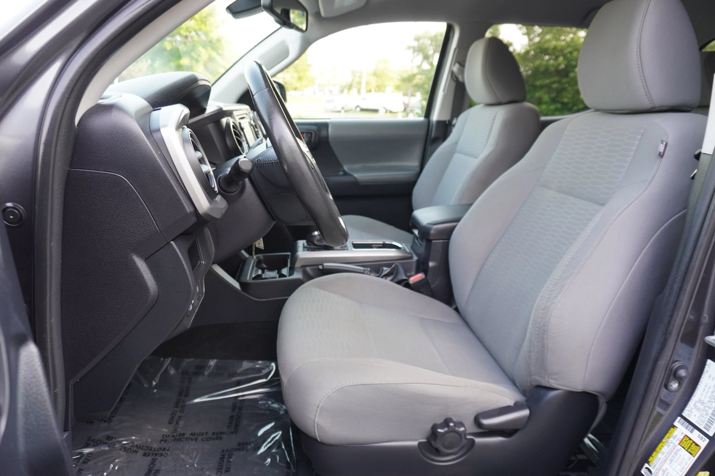 Used 2018 Toyota Tacoma SR5 AWD/4WD image 9