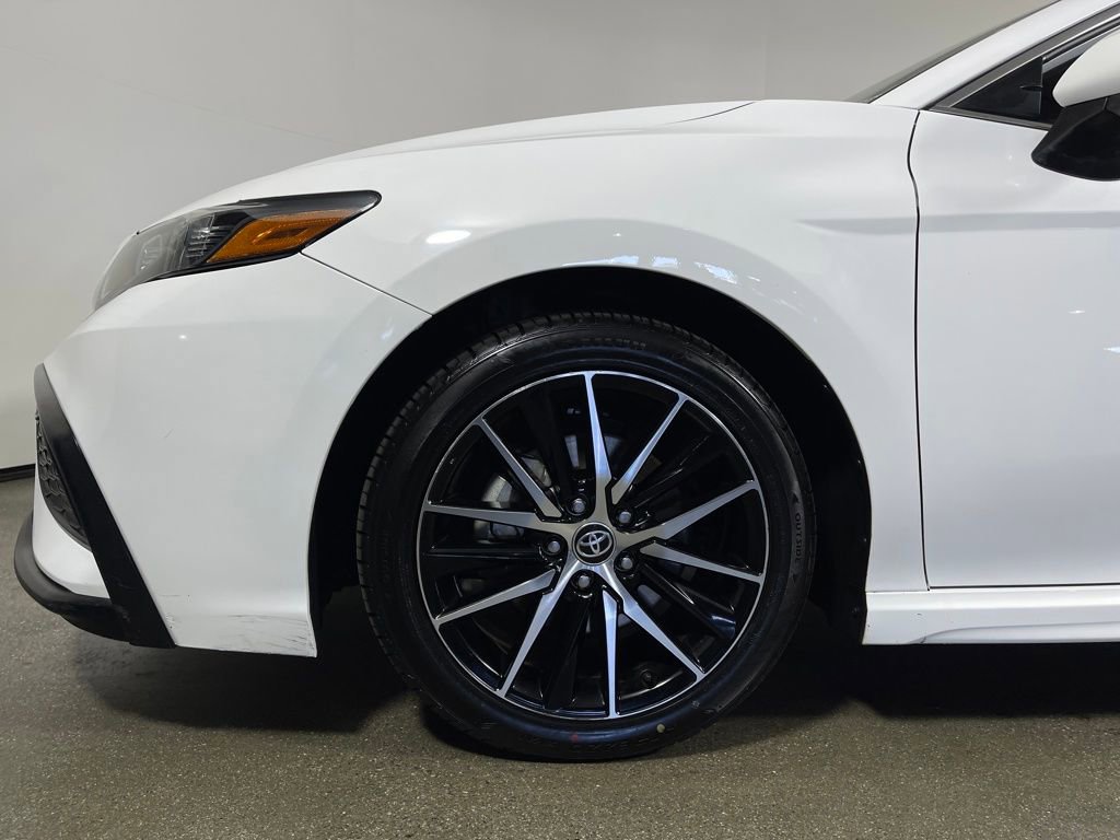 Certified 2022 Toyota Camry SE image 11