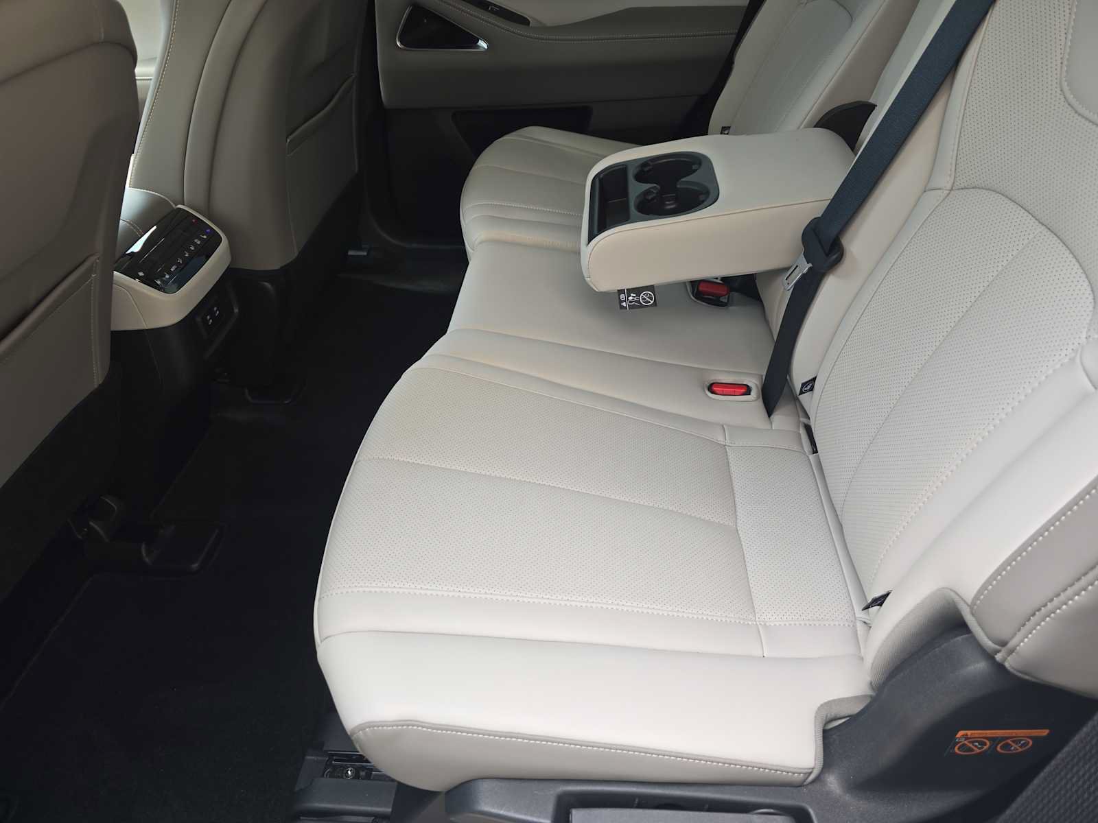 Certified 2026 INFINITI QX60 Luxe w/ Cargo Package FWD image 14