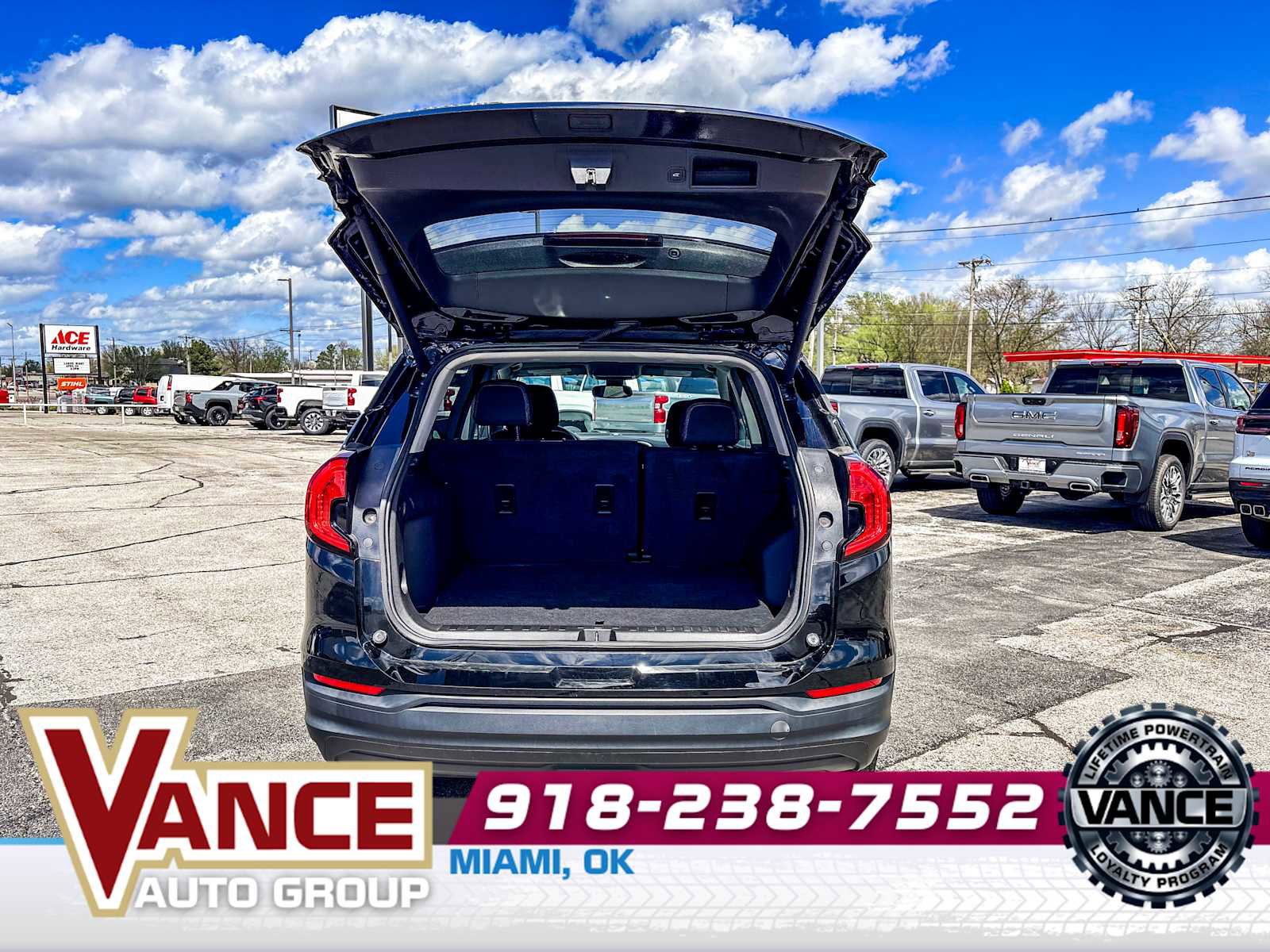 Used 2022 GMC Terrain SLE w/ Driver Convenience Package image 16