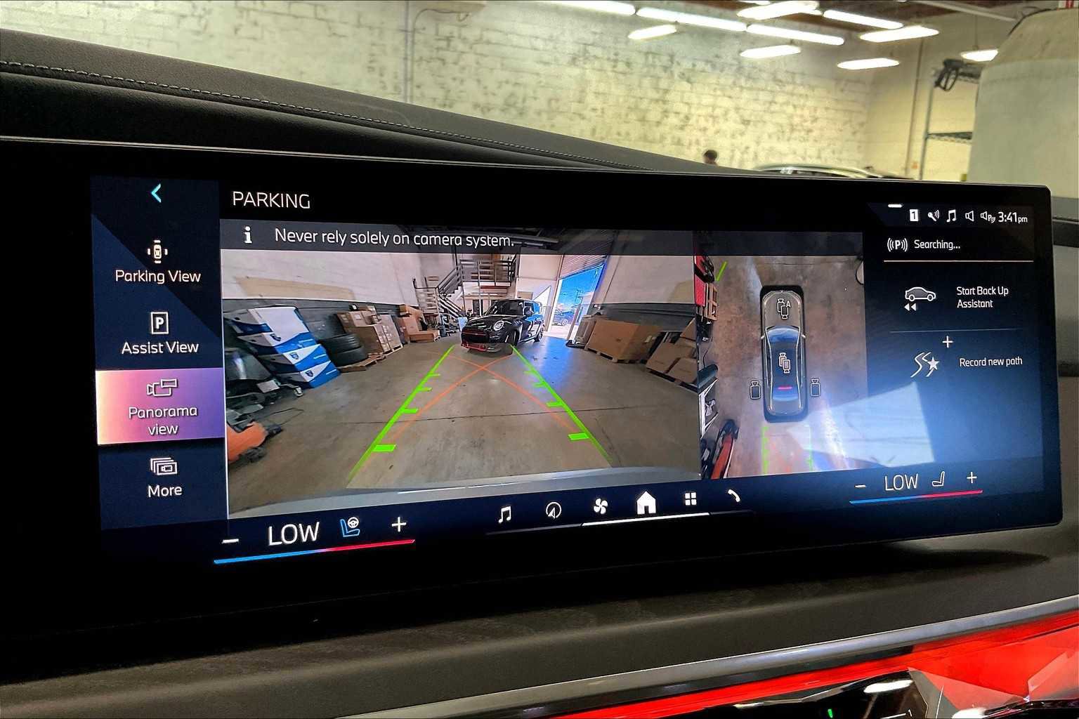 Used 2025 BMW i7 xDrive60 w/ Executive Package image 24