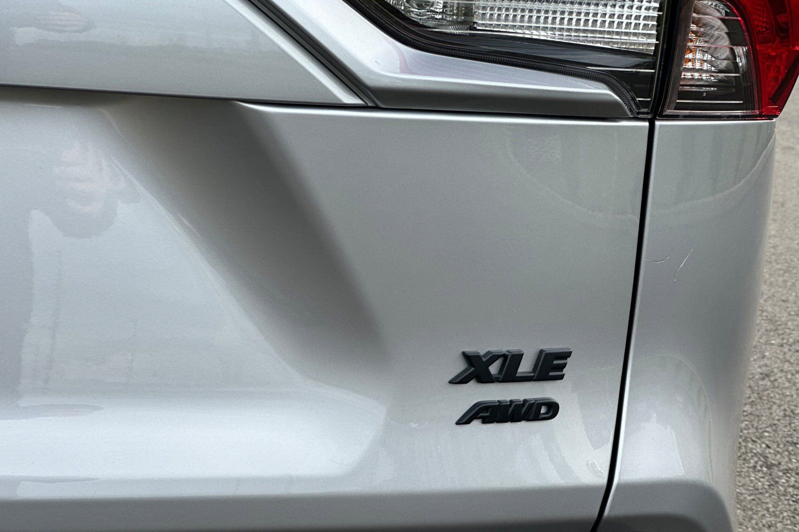 Used 2023 Toyota RAV4 XLE Premium image 32