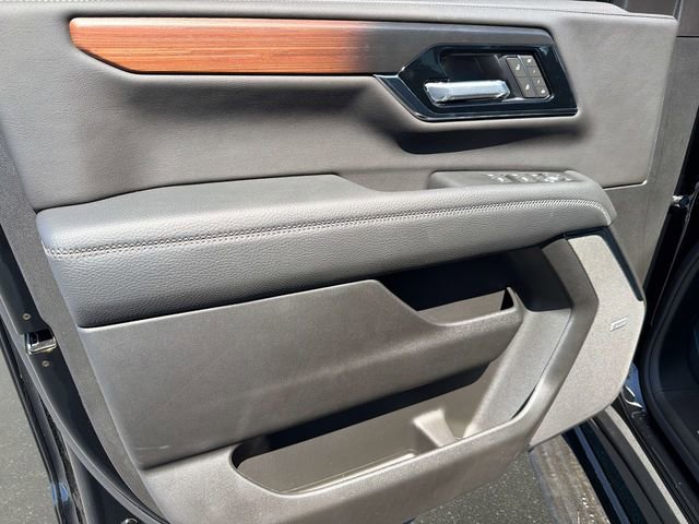 New 2026 GMC Yukon XL Denali w/ Denali Reserve Package image 17