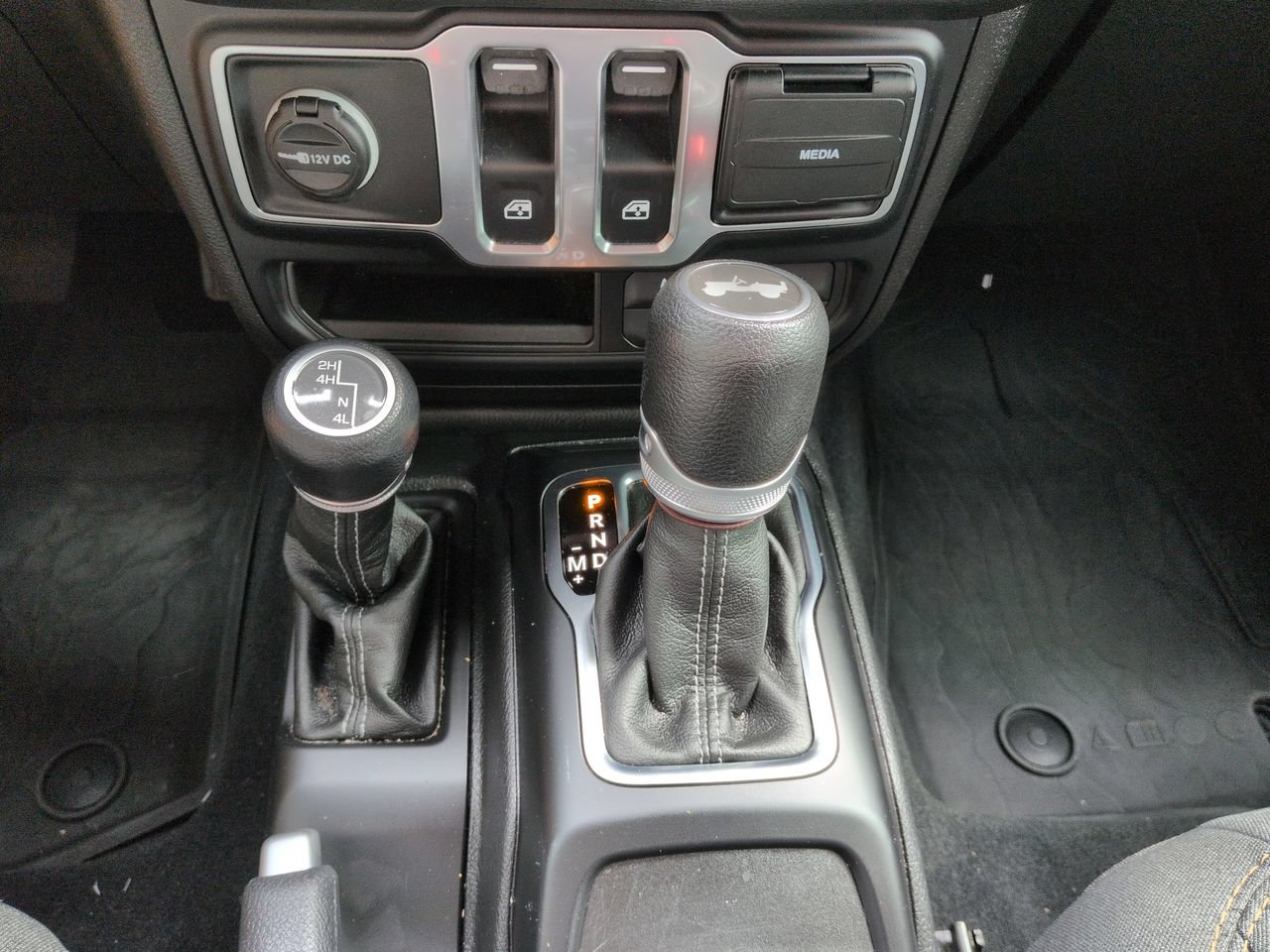 Used 2024 Jeep Wrangler Sport AWD/4WD image 19