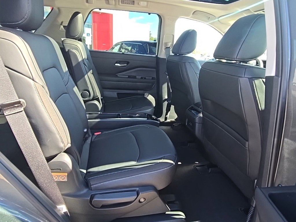New 2025 Nissan Pathfinder SL image 32