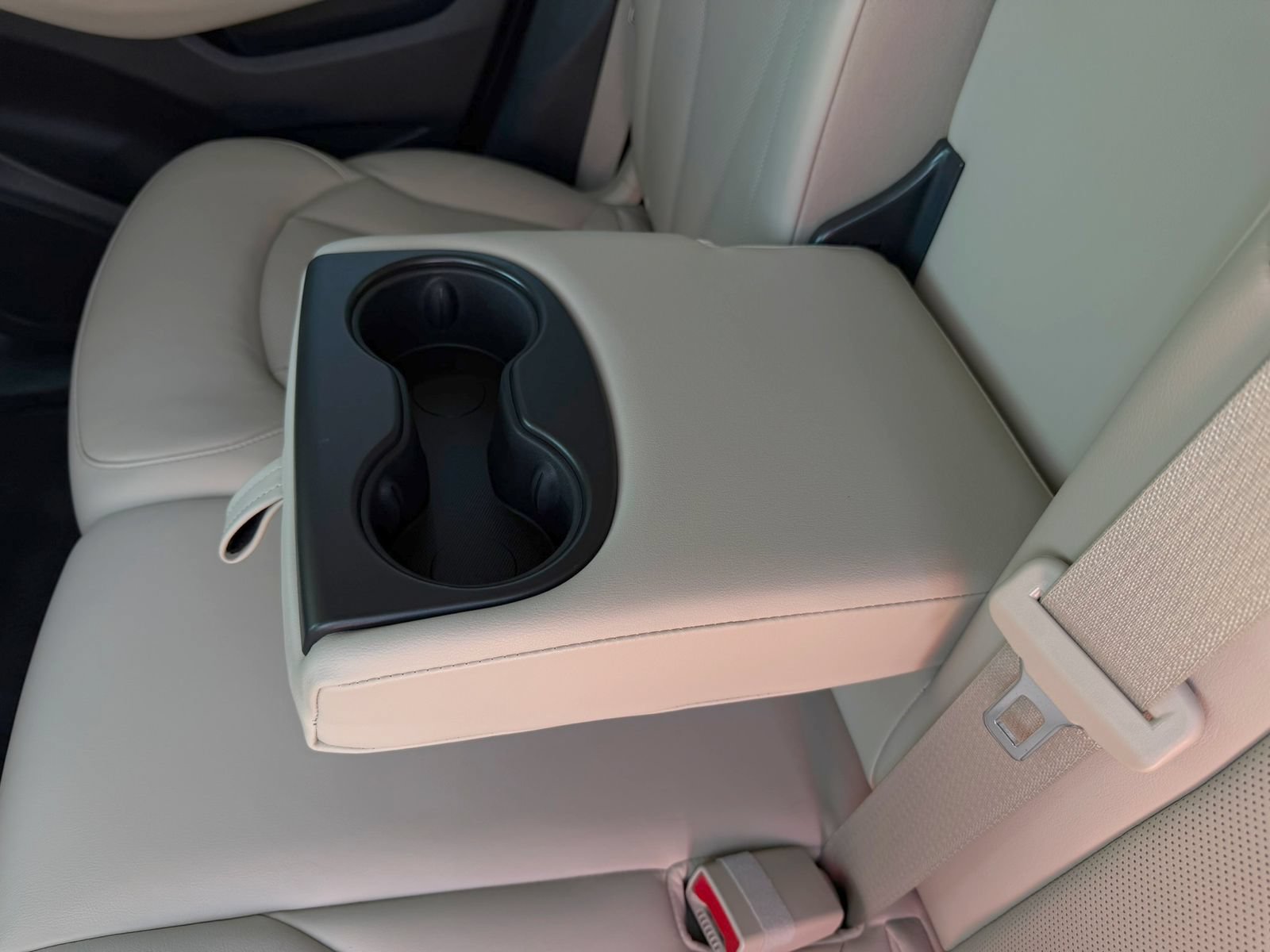 Used 2020 Buick Envision Essence FWD image 27