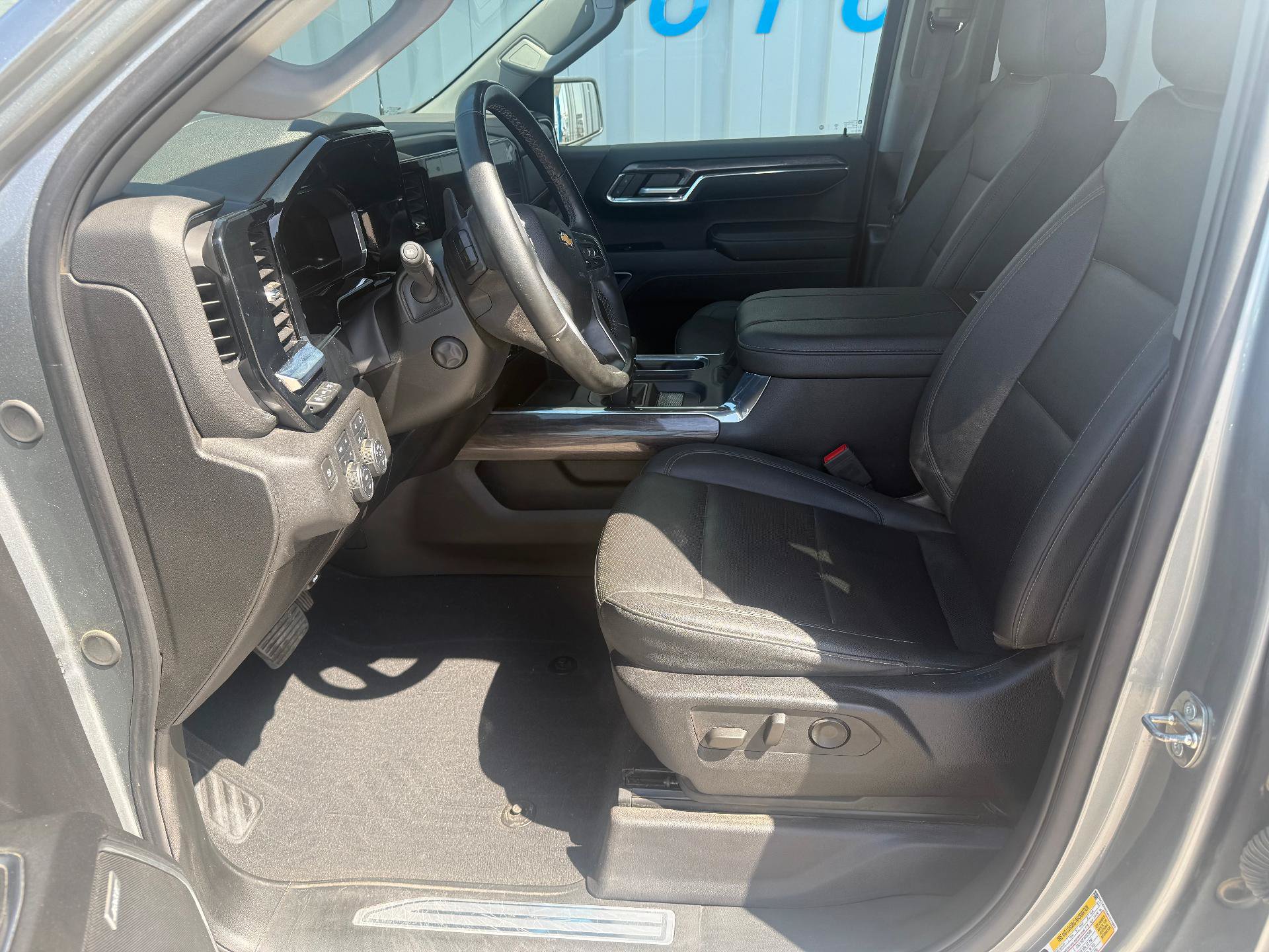 Used 2024 Chevrolet Silverado 1500 LTZ AWD/4WD image 10