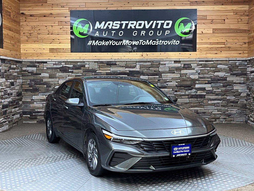 Used 2025 Hyundai Elantra Hybrid FWD image 3