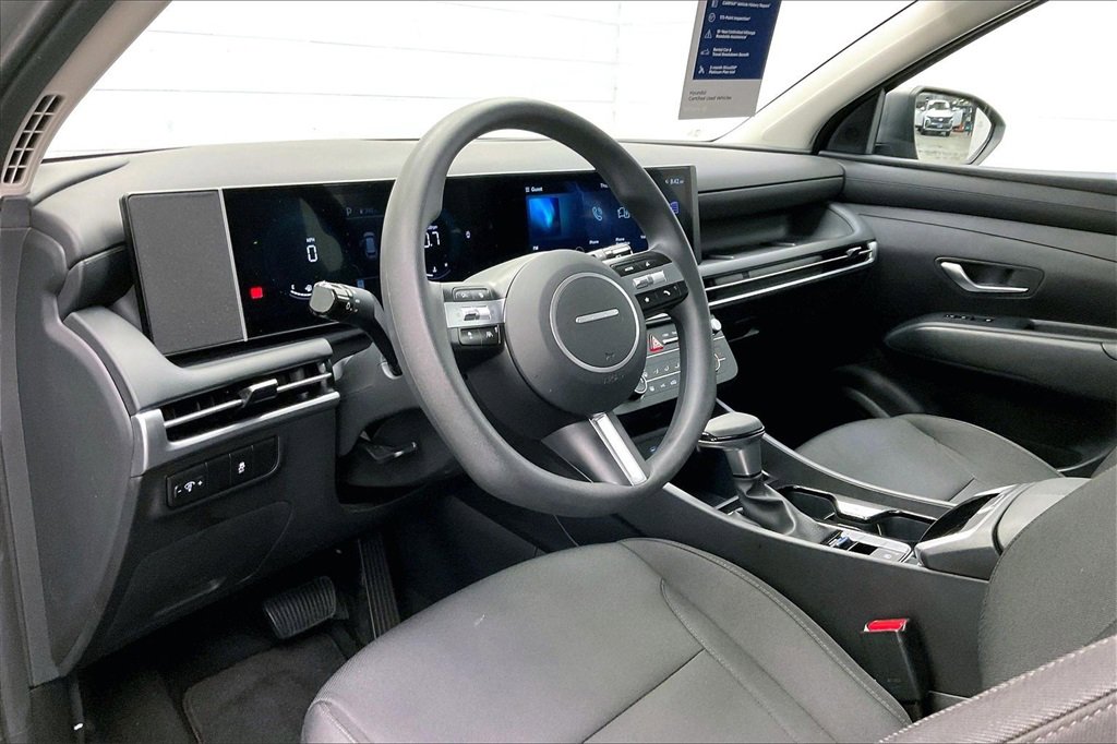 Certified 2025 Hyundai Tucson SE image 13