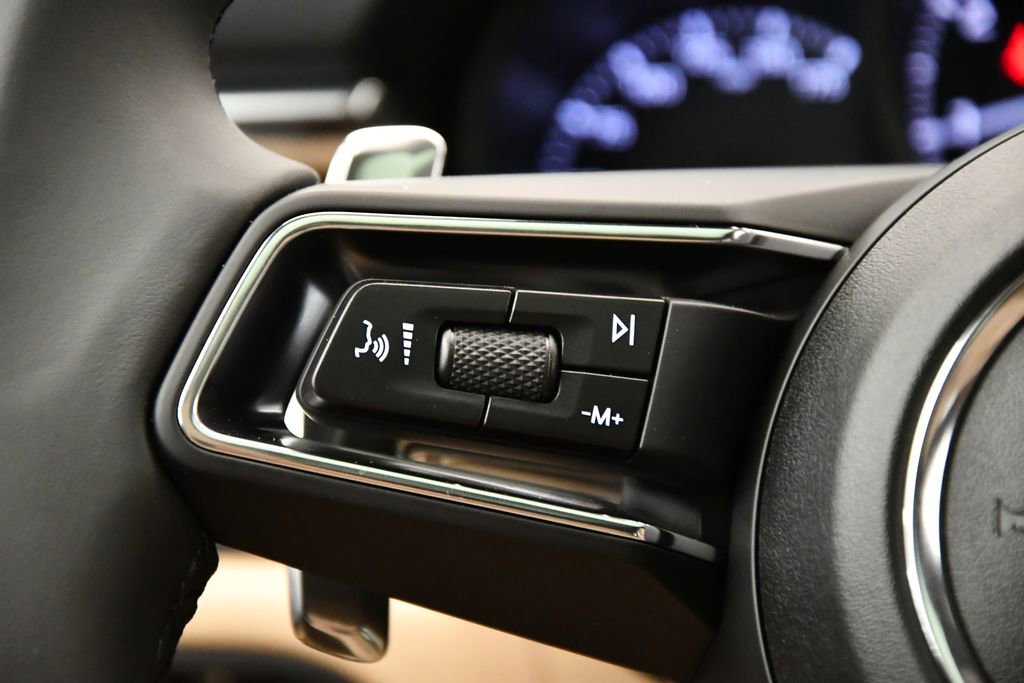 Used 2025 Porsche Macan Turbo image 22
