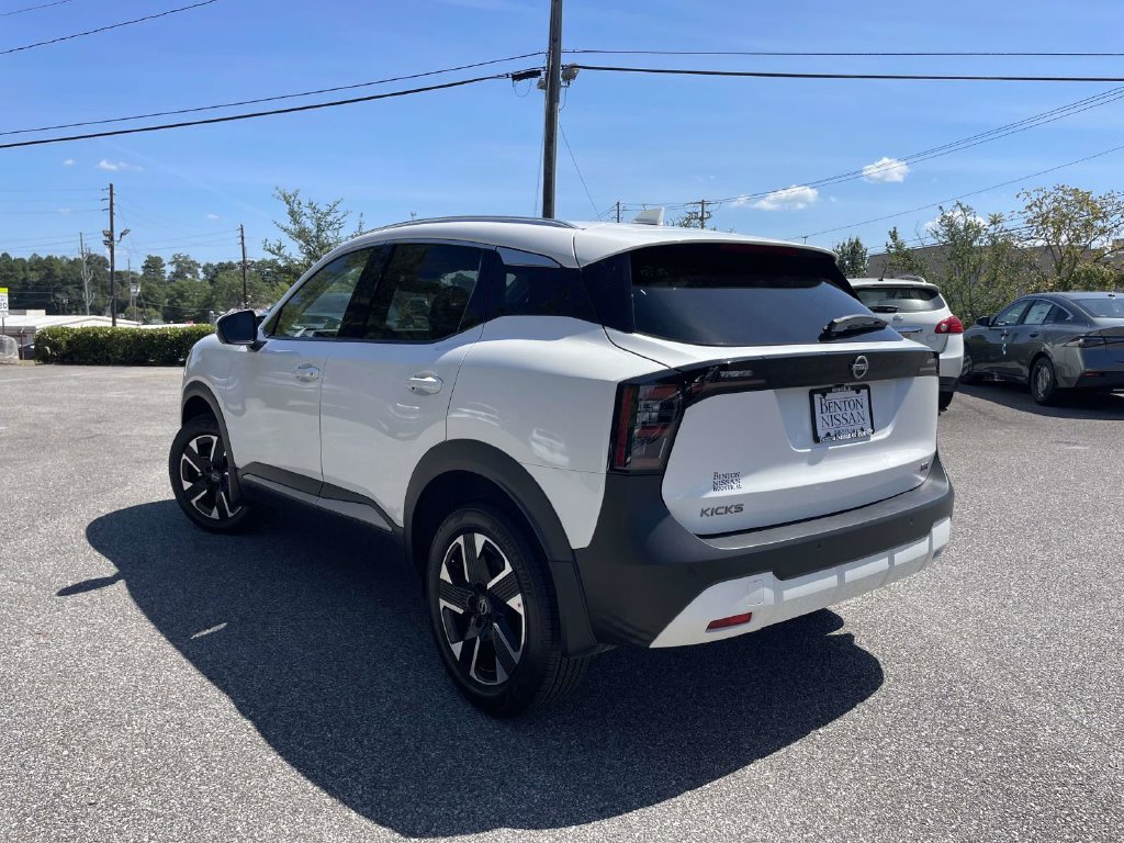 Used 2025 Nissan Kicks SR FWD image 5