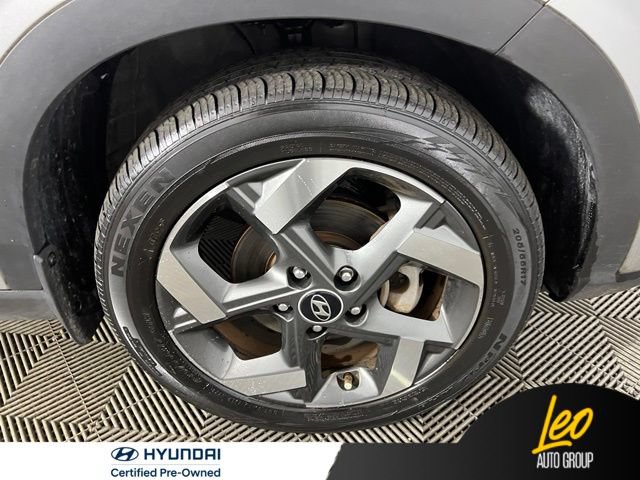 Used 2023 Hyundai Venue SEL FWD image 19