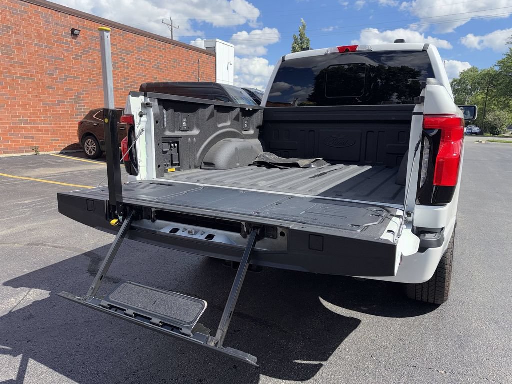 Used 2024 Ford F150 Lightning Platinum AWD/4WD image 22