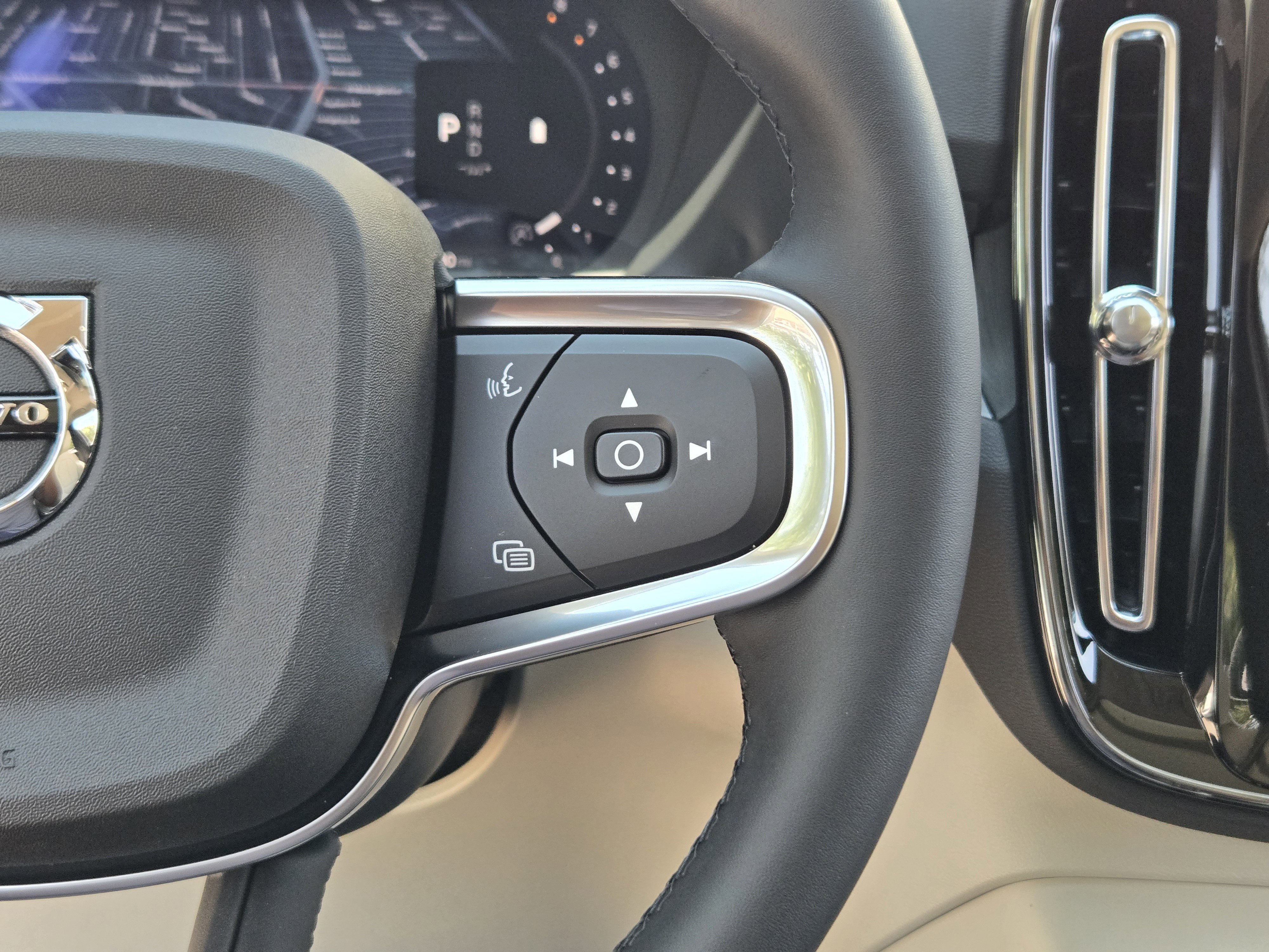 New 2026 Volvo XC40 B5 Plus w/ Protection Package Premier image 31