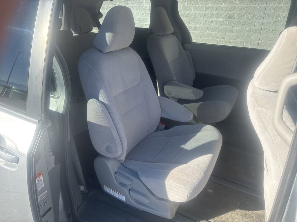 Used 2016 Toyota Sienna LE image 14