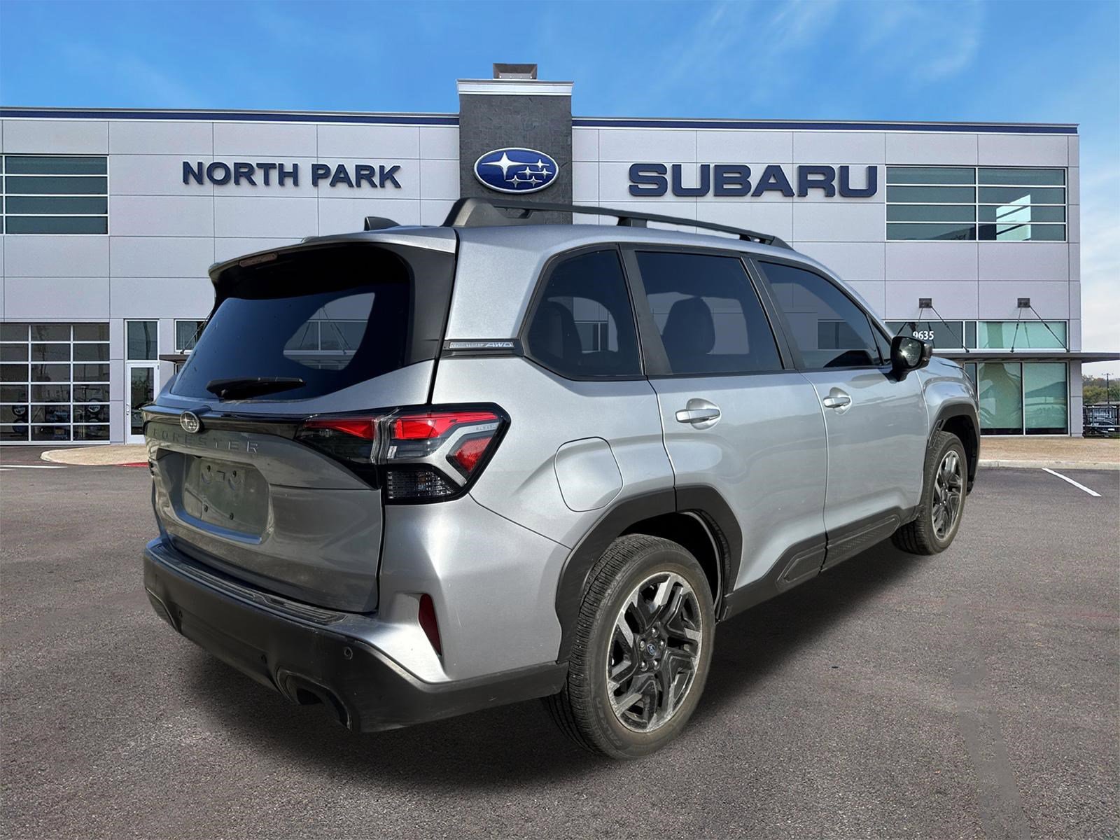 Used 2025 Subaru Forester Limited w/ Popular Package #2 AWD/4WD image 3