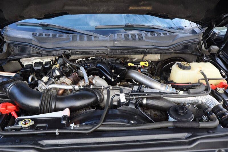 Used 2017 Ford F350 Lariat w/ Lariat Ultimate Package AWD/4WD image 9