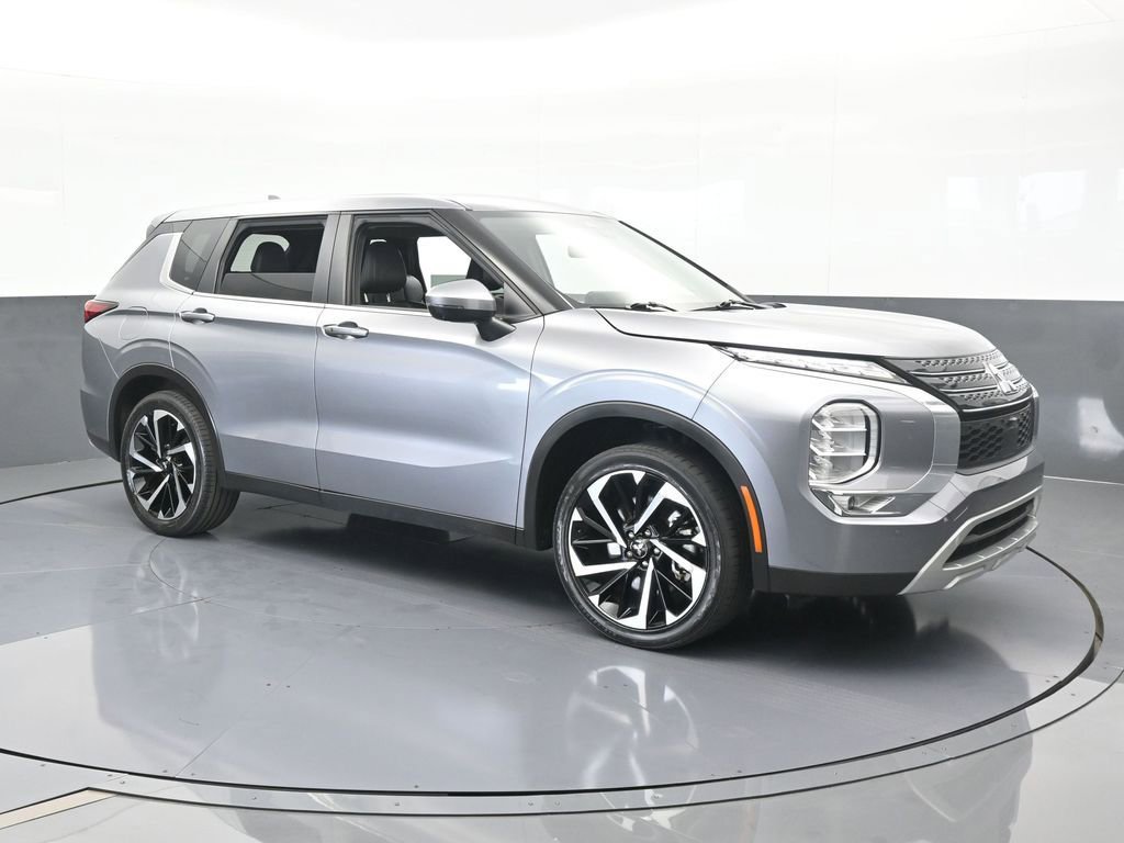 Used 2022 Mitsubishi Outlander SE image 8