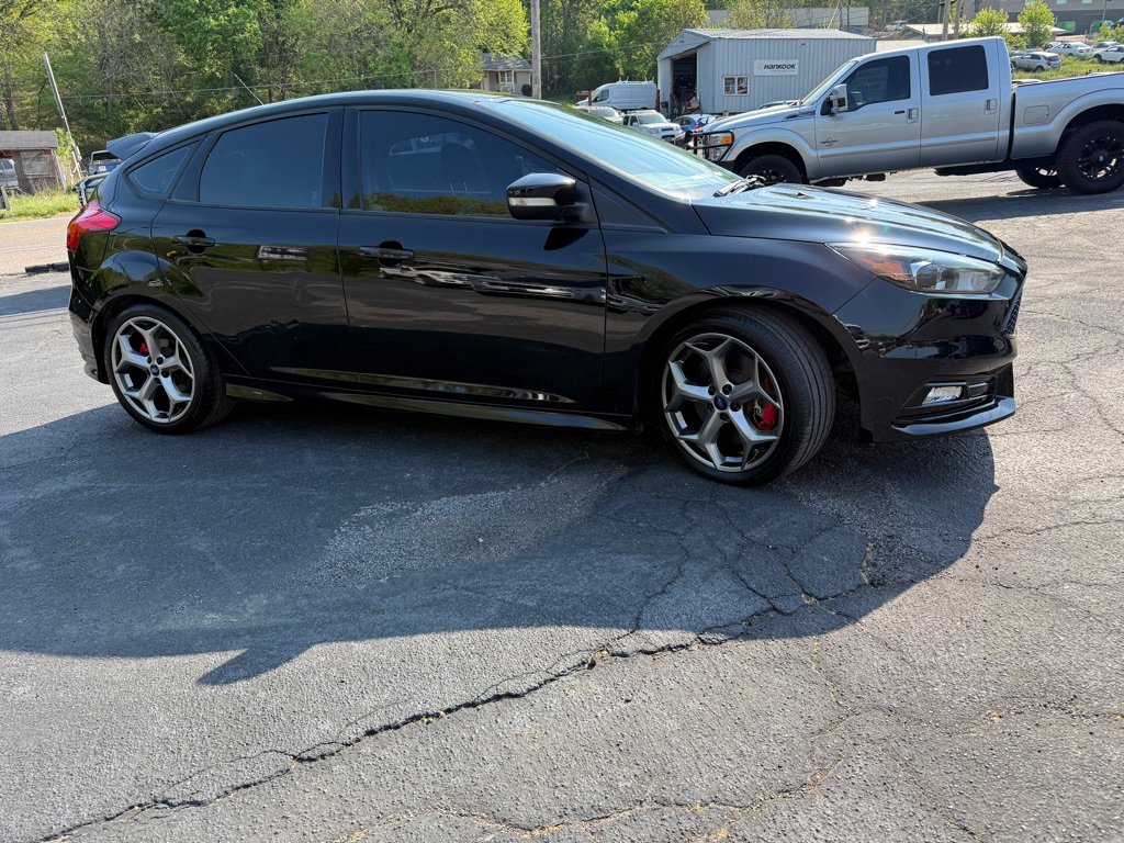 Used 2017 Ford Focus ST w/ Equipment Group 401A FWD image 17