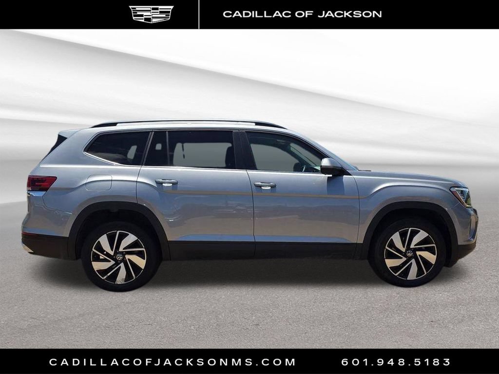 Used 2025 Volkswagen Atlas SE FWD image 3