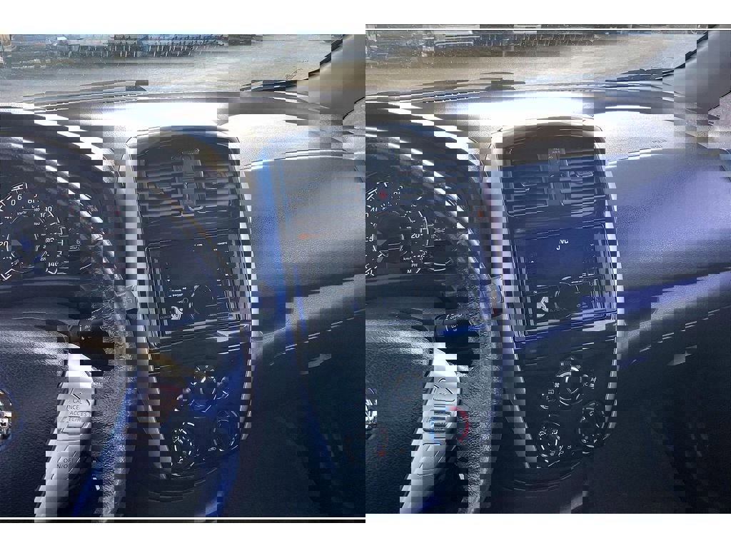 Used 2015 Nissan Versa Note SV FWD image 7