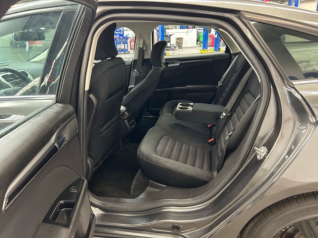 Used 2016 Ford Fusion SE FWD image 17