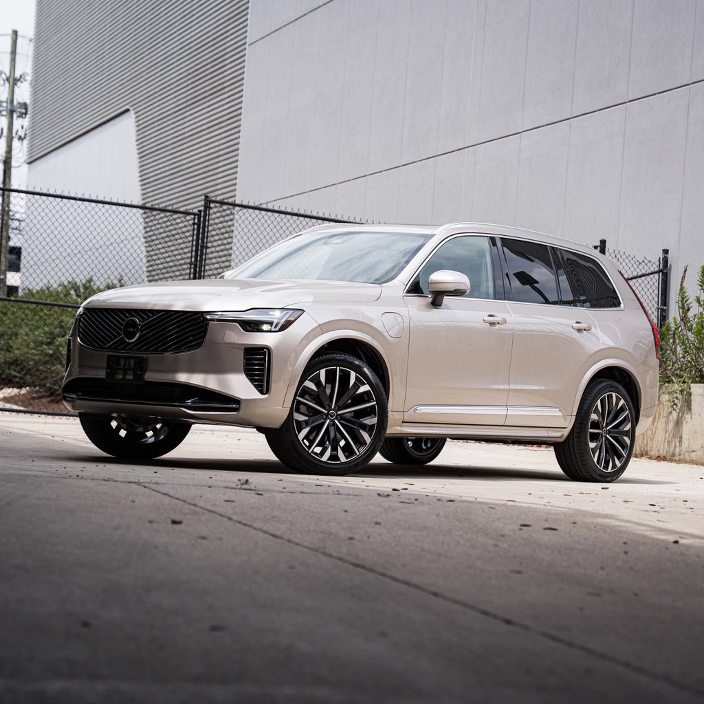 New 2026 Volvo XC90 T8 Core