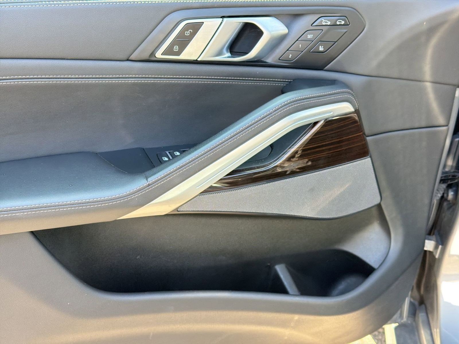 Certified 2025 BMW X6 xDrive40i image 12