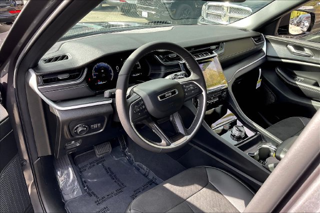 New 2025 Jeep Grand Cherokee L Altitude AWD/4WD image 7