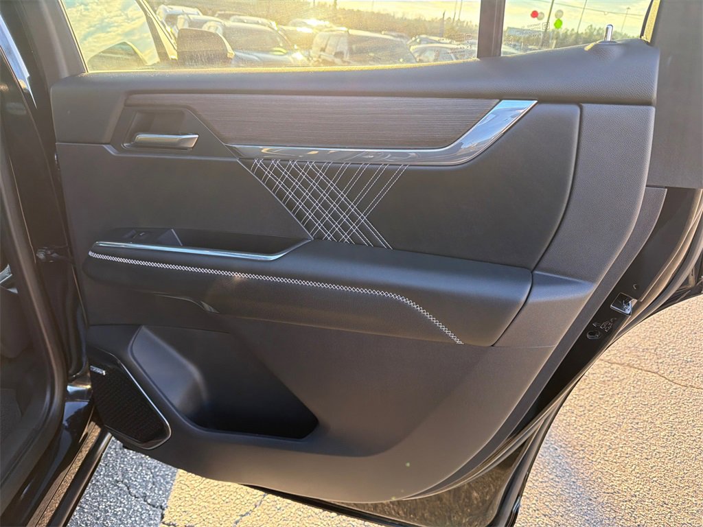 Used 2025 GMC Acadia Denali image 16