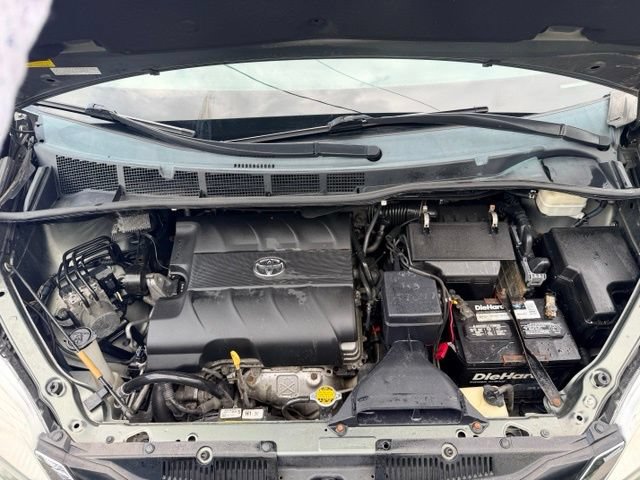 Used 2014 Toyota Sienna LE AWD/4WD image 29