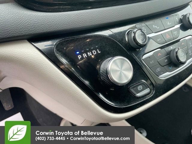 Used 2024 Chrysler Pacifica Touring-L image 22