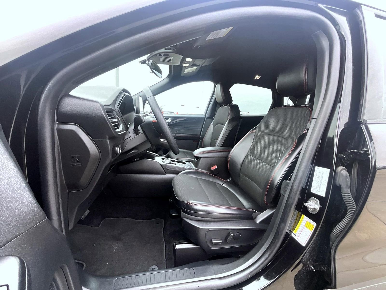 Used 2025 Ford Escape ST-Line image 10