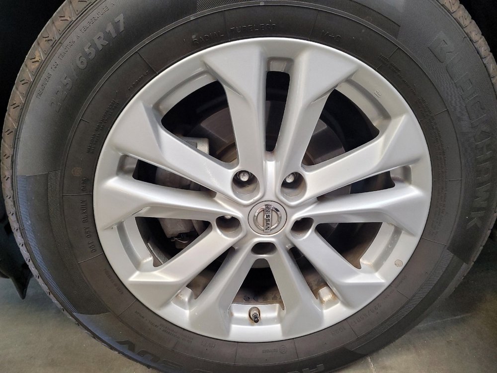 Used 2016 Nissan Rogue SV image 31