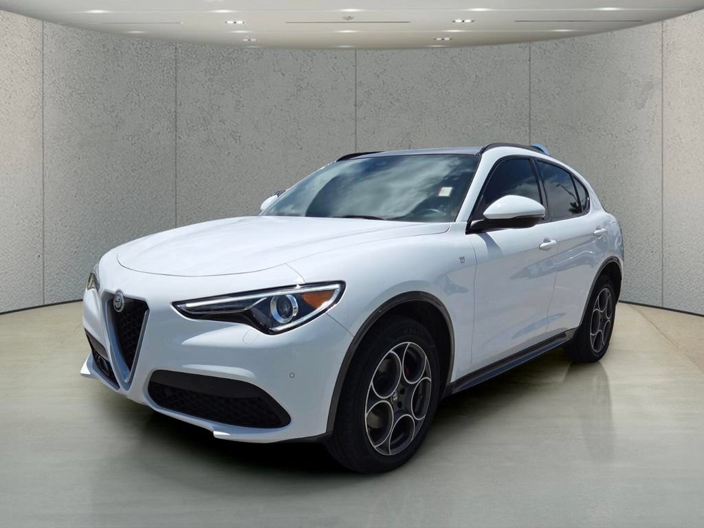 Used 2022 Alfa Romeo Stelvio Ti AWD/4WD image 11