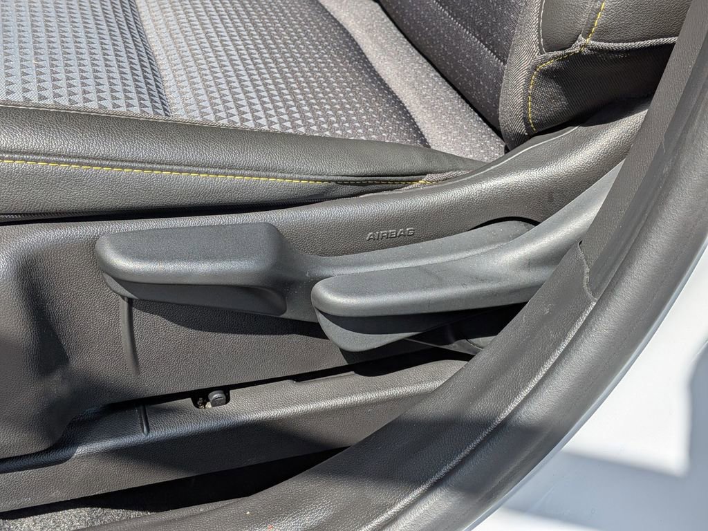 Used 2025 Chevrolet Trax LT w/ Driver Confidence Package FWD image 16