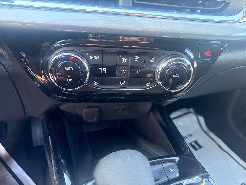 Used 2024 Chevrolet Trax LT w/ Sunroof Package FWD image 26