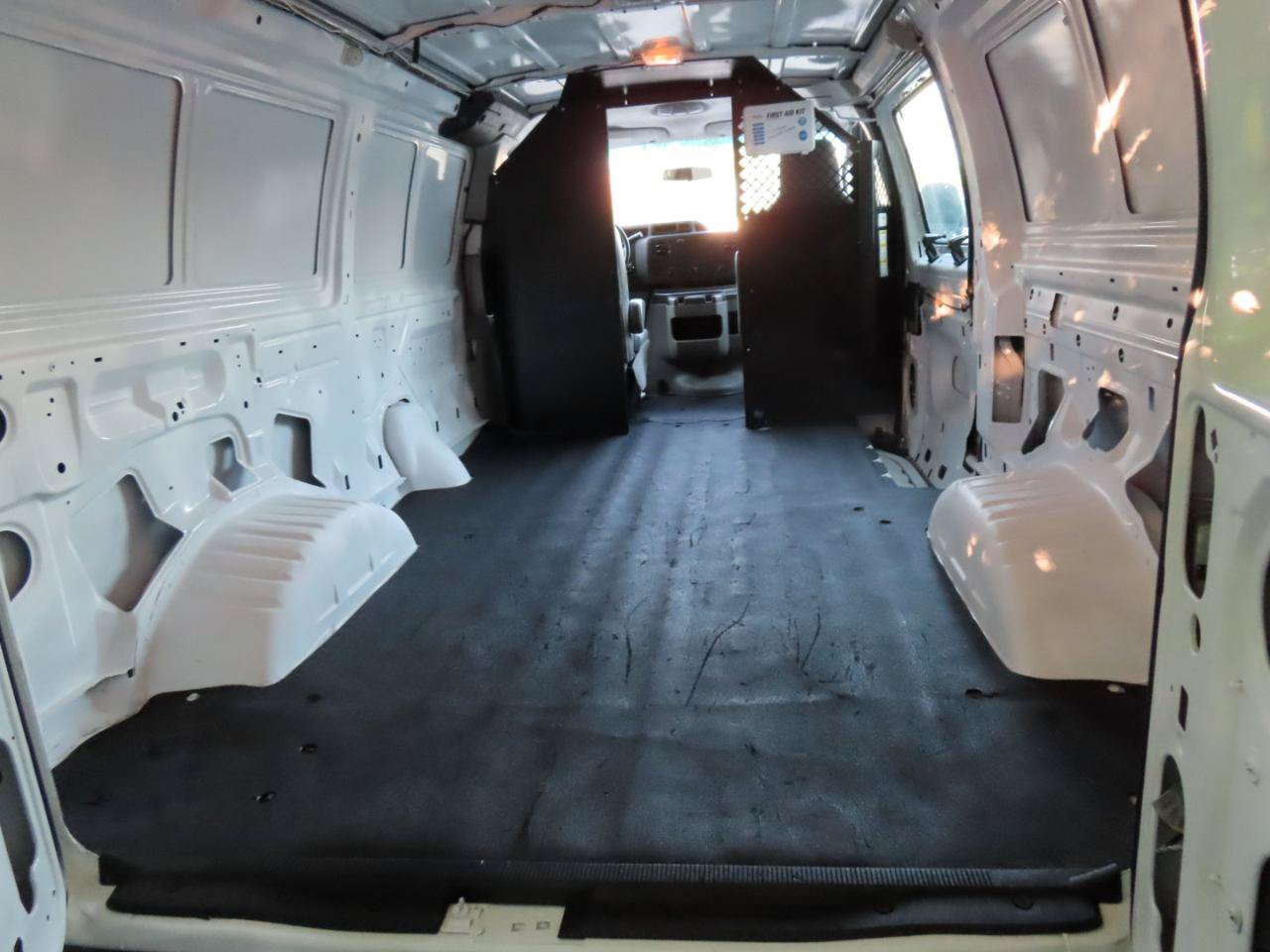 Used 2014 Ford E-150 and Econoline 150 RWD image 10
