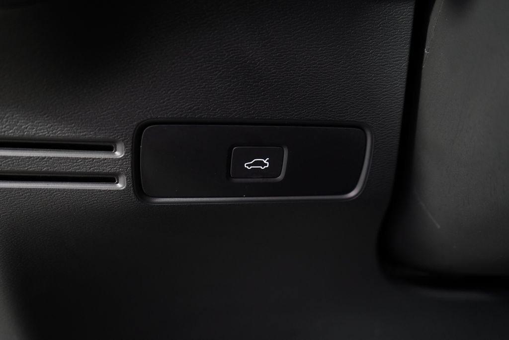 Used 2023 Volvo C40 P8 Recharge Ultimate AWD/4WD image 24