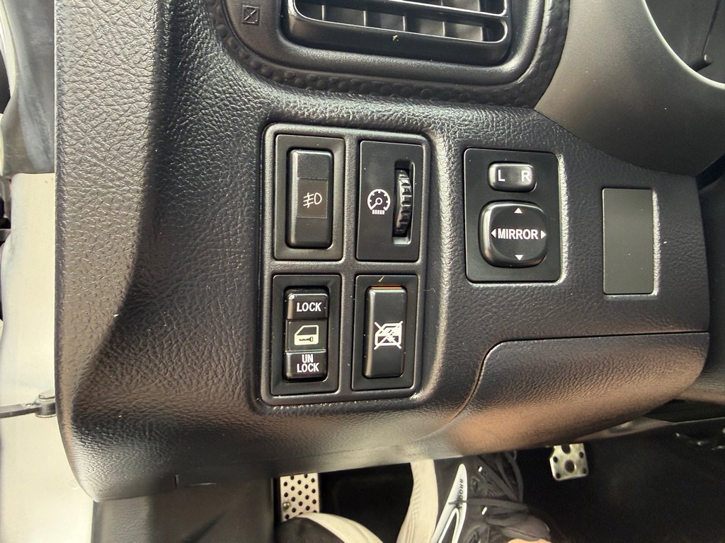 Used 2003 Toyota MR2 image 17