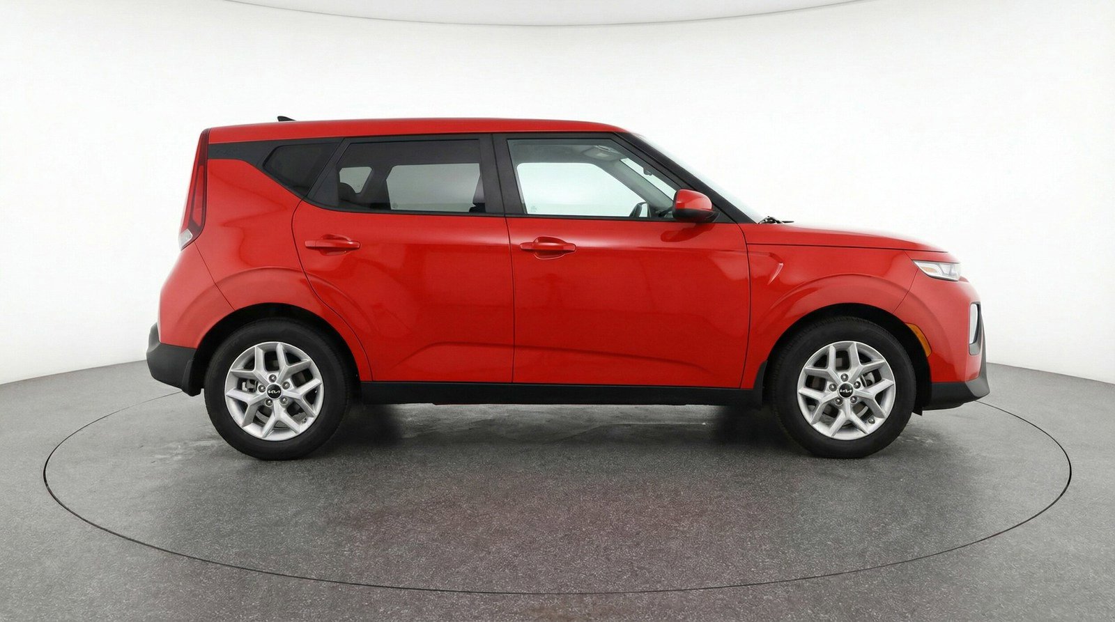 Used 2025 Kia Soul LX w/ LX Technology Package FWD image 8