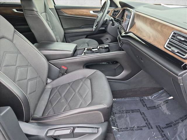 Used 2024 Volkswagen Atlas SE AWD/4WD image 21