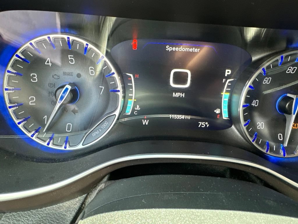 Used 2017 Chrysler Pacifica Touring-L Plus FWD image 10
