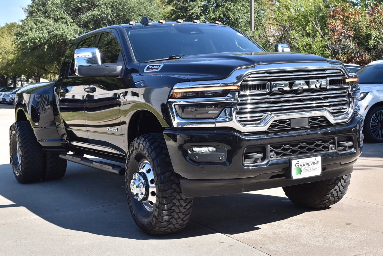 Used 2026 RAM 3500 Laramie w/ Max Tow Package AWD/4WD image 4